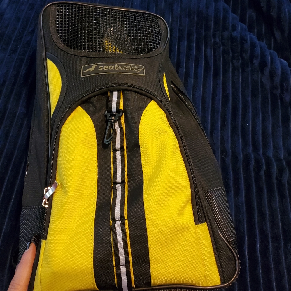New snorkeling set, yellow and black, has flippers
